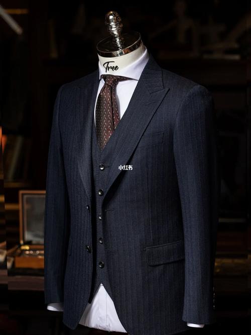 藏蓝色西装一直都很受欢迎哦93