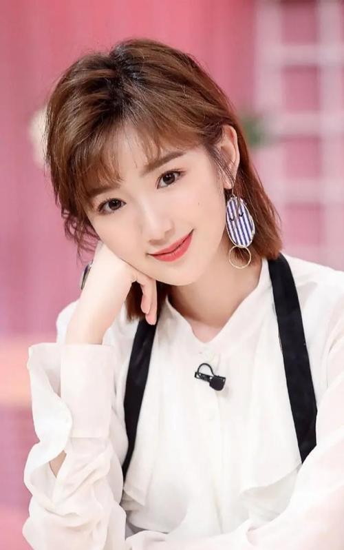 人气小花旦毛晓彤写真集:俏皮可爱,甜美靓丽!