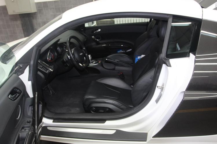 奥迪-r8 2010款 5.2 fsi quattro