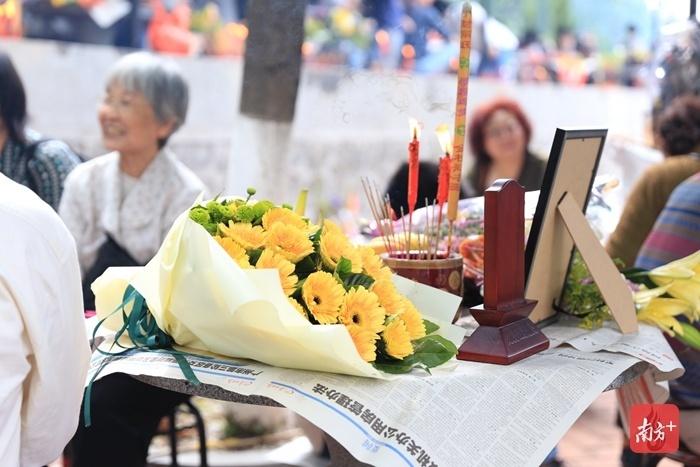 广州银河公墓迎来祭祀高峰