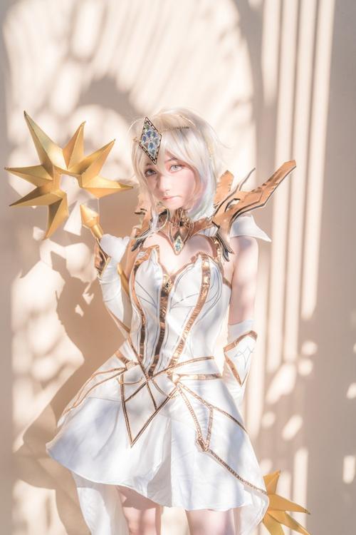 cos赏析:光辉女郎拉克丝