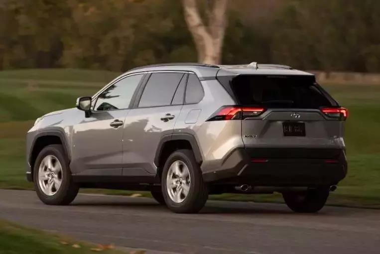 一九款丰田荣放多少钱 在看丰田卡罗拉这款大概多少钱