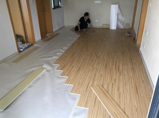 别再购买木地板了,过时!越来越多人铺贴这种地板,耐磨更环保