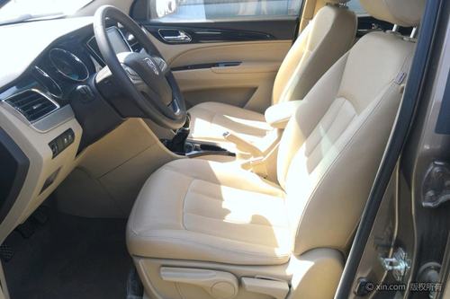 宝骏730前排座椅