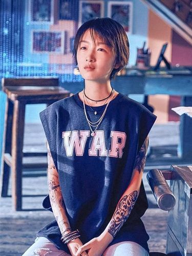 这样纹有纹身,痞里痞气而且演技不同风格角色的周冬雨你喜欢吗?