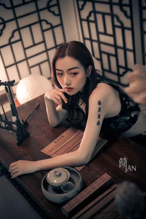 当红新人主播"鹿鹿",超美写真撩你没商量