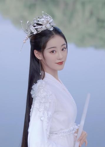 祝绪丹玉笛古韵大片,白衣翩翩纯净温柔,是魔幻小仙女没错了