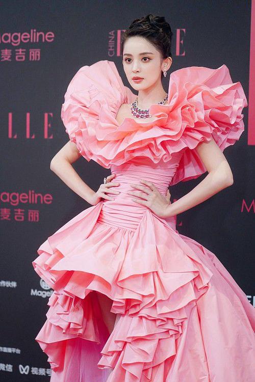 古力娜扎真的是有颜任性粉色花朵礼服真个性甜美优雅