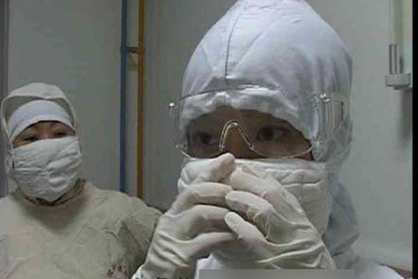 2003年,柴静参加了《北京"非典"狙击战》的拍摄,成为最早冒死深入非典