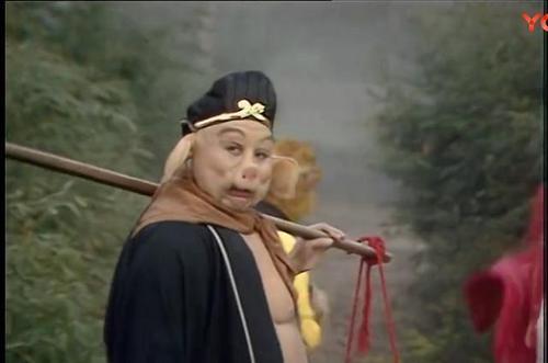 西游记珍贵剧照:猪八戒也有至尊宝那般转身回望,可那不是爱情!