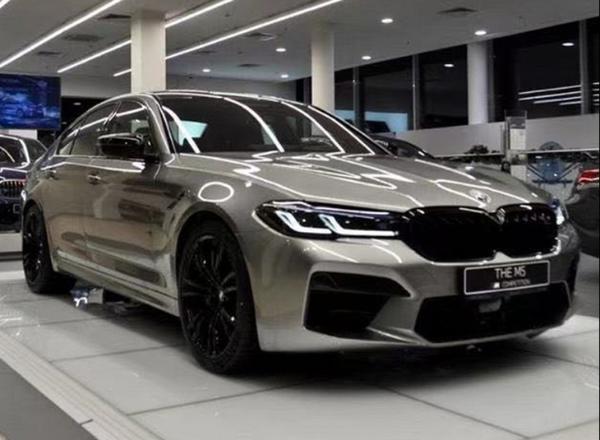 新款宝马m5实拍图曝光 搭4.4t v8发动机/配四驱系统