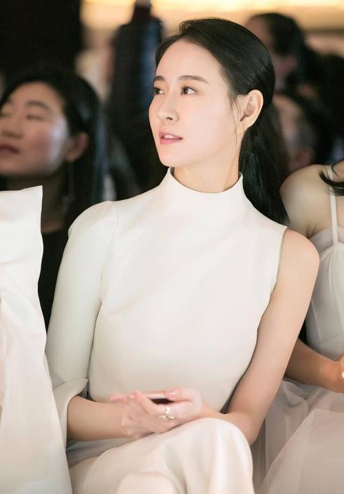 王乐君:端庄优雅,国色天香