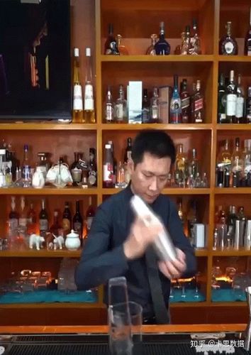 是一位有着二十几年调酒经验的专业调酒师,因为看中看点年轻化的社区