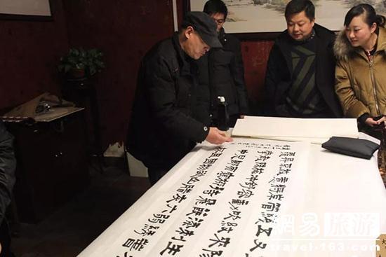 河南省书法家协会会员,开封宋都书画院副秘书长谢涛先生现场挥毫)