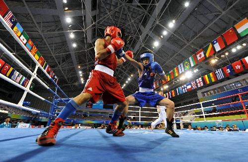 图文:武搏会拳击男子60公斤级 比赛现场特写