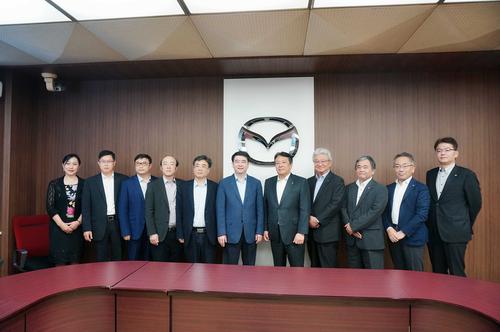 本次代表团由胡洪副市长带队,我局孔秋云局长随团出访.