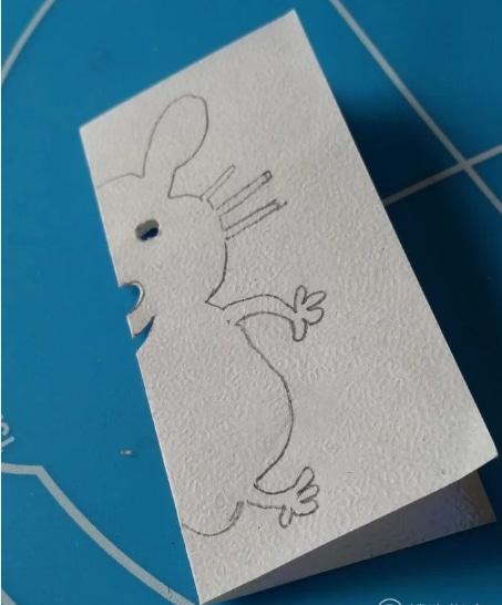 儿童剪纸简单步骤图解-老鼠剪纸教程2