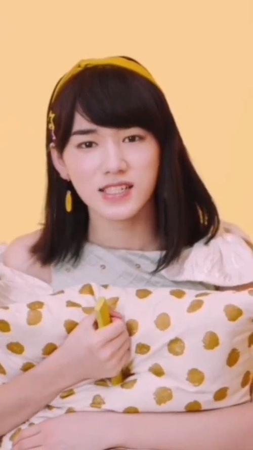 宋亚轩的五官精致,女装看起来还挺漂亮的,太可爱了