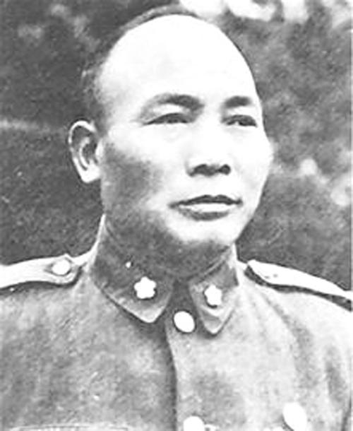 八帅胡宗南,简直象个土匪,不过是最受重用的天子门生,盘踞一方.