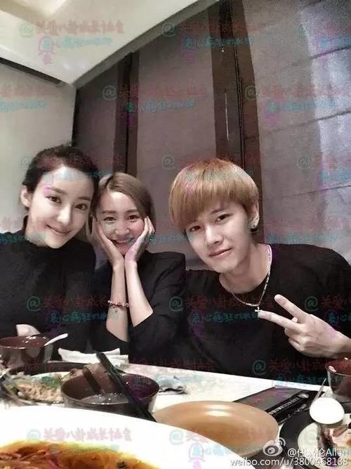 跟景甜舌吻的这个男明星原来是有女朋友的!