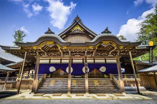 伊势神宫坐落在日本三重县伊势市,主要由内宫皇大神宫与外宫