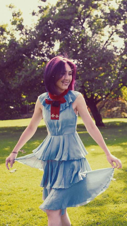 作为港台追星潮流年代的代表人物,杨千嬅所带来的全新专辑《如果大家