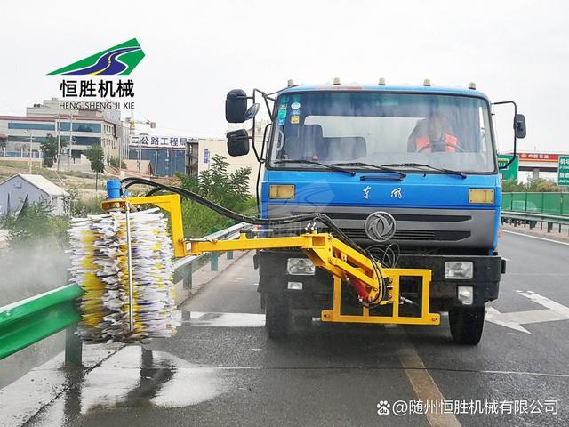 高速护栏清洗车波形护栏清洗车适用加装车型:洒水车,扫路车,洗扫车