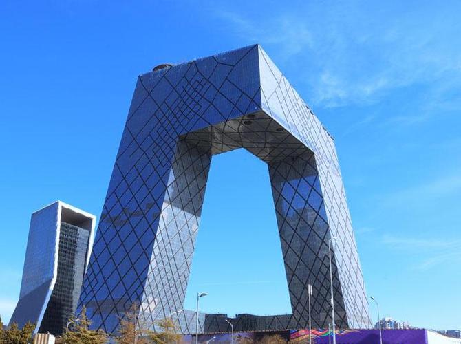 园区共由三个建筑物组成:位于西南侧的中央电视台总部大楼(主楼),位于