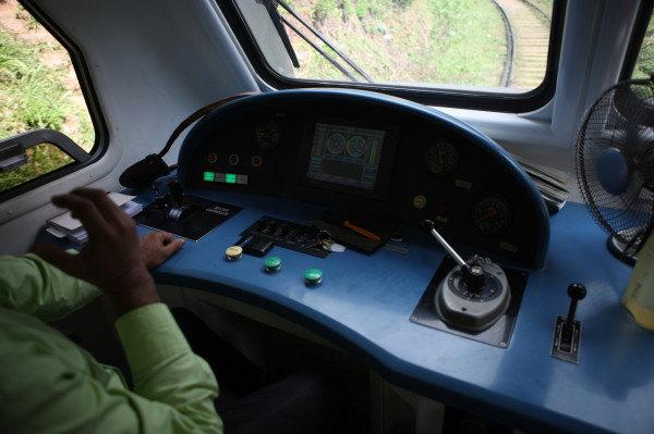 斯里兰卡火车人文省钱10日亲子半自由行,佛牙寺,大象孤儿院,金佛庙