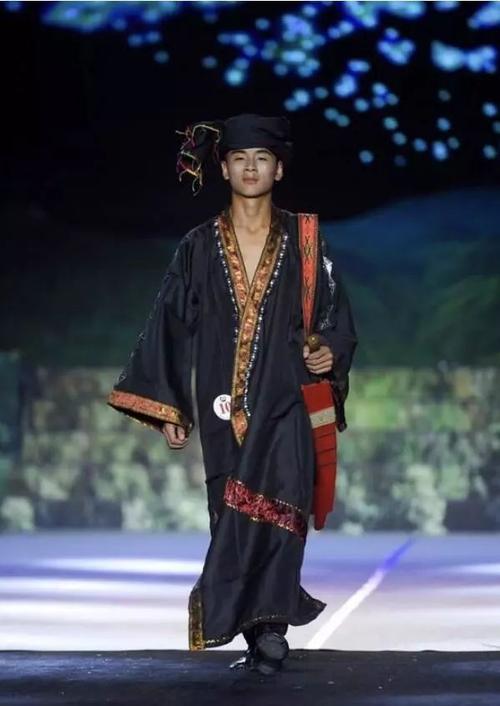 德宏陇川这场景颇服饰时装秀,燃爆了!