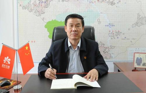 应对低油价 打赢攻坚战 ——访下寺湾采油厂厂长