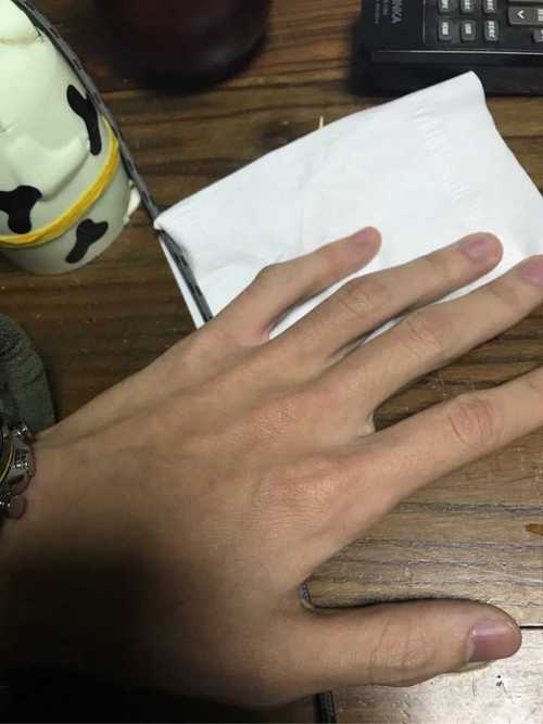 没有用的 不过骨节分明显得比较man
