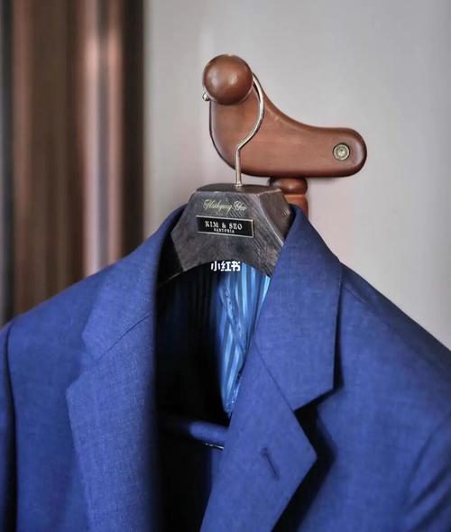 男人必备的蓝色西装_西装_初秋穿搭_婚礼_潮流_潮流