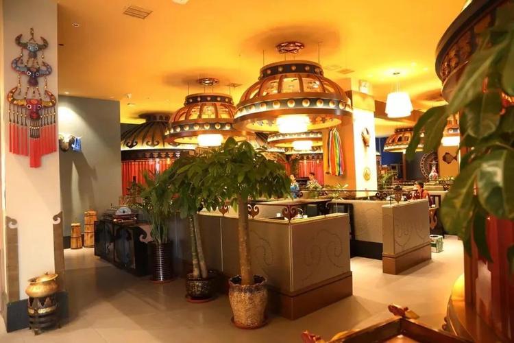 华丽的蒙古族装饰,充满蒙古元素的宽敞包厢,无一不彰显了蒙古人绿野