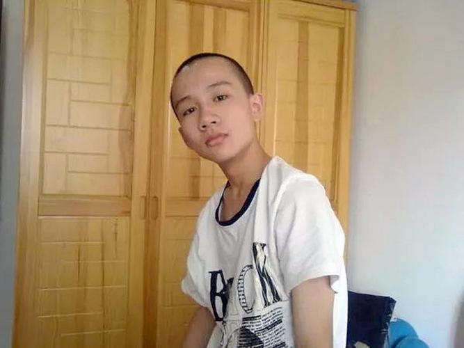 他,就是中国天才少年:曹原! 1996年,曹原出生于四川成都.