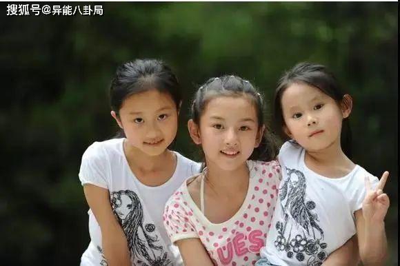 佳佳最小,只有三岁"06年,舒畅也在微博里提及她以前的微博资料就明明