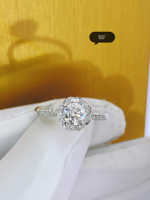 每个女孩都想拥有的钻戒:手捧花_钻戒_手捧花_婚嫁