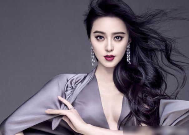 女王范冰冰晒自拍遭到网友质疑微整容范爷霸气回怼同款没变过