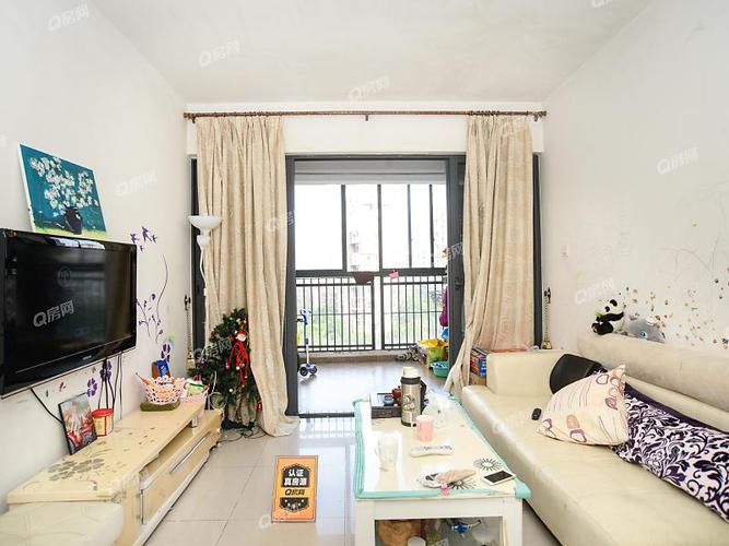 慢城三期 朝东精装修二房 客厅出阳台 满五年红本 看房方便