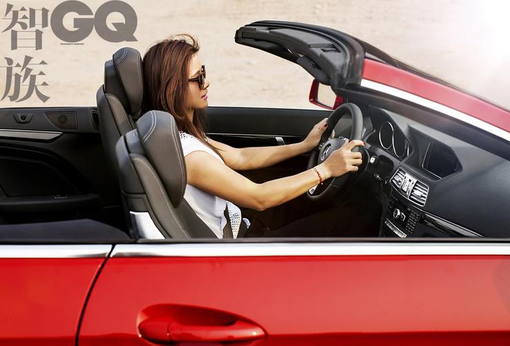 风擎,万种—— 在拍摄当天,我们再次有幸得见了李娜的灿烂笑容,与上