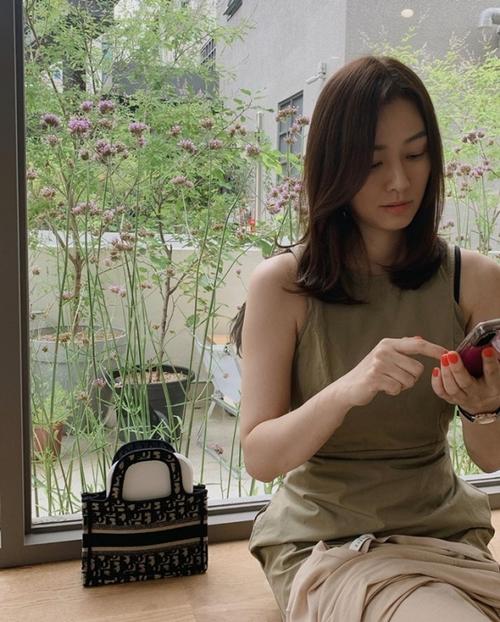 权相宇" 孙泰英,隔离2周后出游…依旧美丽