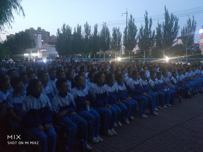 "百部爱国主义教育影片进校园"活动走进乌市第十二中学