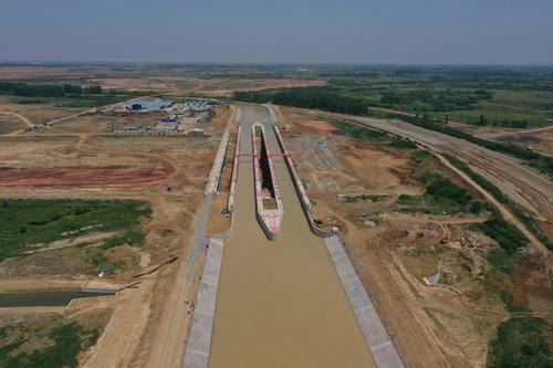 世界单跨最大通水通航钢结构渡槽——引江济淮工程淠河总干渠渡槽正式