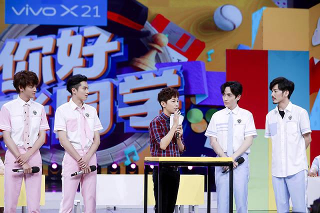 机智"小熊"熊梓淇不仅擅长"地面袭击术",腿上功夫也十分了得.