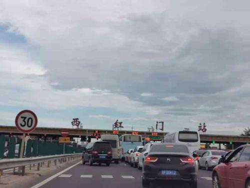 西红门收费站(京开高速北向)-"这个地方老堵车,收费站