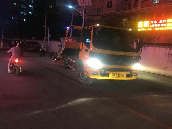 交警天涯大队4月24日开展第三天"拖车风暴"整治行动工作汇报