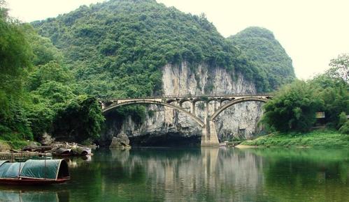  p>下枧河景点位于广西宜州市城北四公里处.