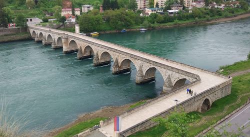 德里纳河边的小城