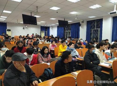 一张清华教室"偷拍照",揭开万千大学遮羞布:你的素质决定未来