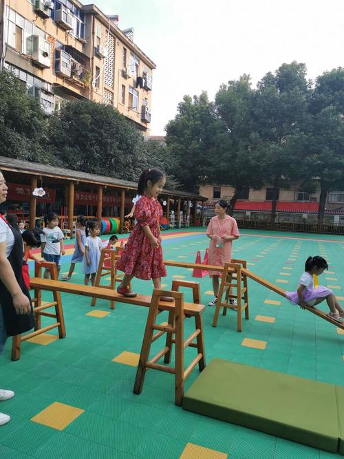 江夏区第二幼儿园--晨间户外活动